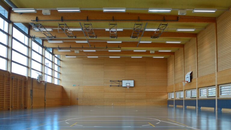 025 Turnhalle Gemeinde Samstagern Öffentliche Bauten